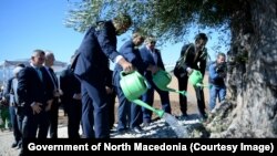 Поранешниот премиер Зоран Заев со владиниот врв во 2018 година најавуваат странска инвестиција на компанијата Саген во ТИРЗ Скопје 1.
