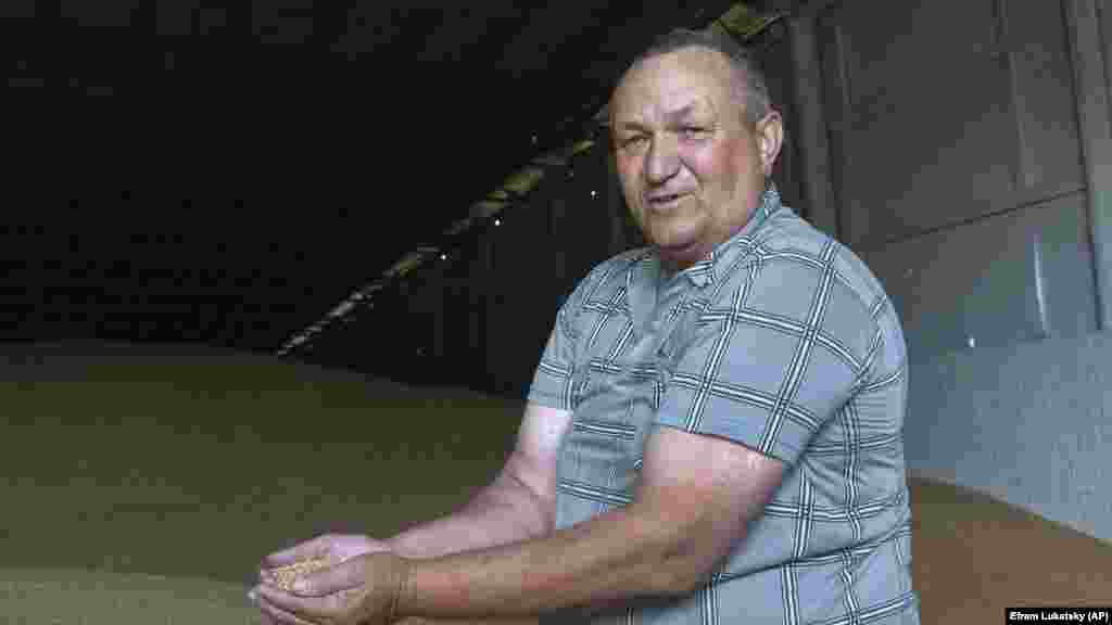 Viktor Cvik általában gabonatermése kilencven százalékát a dél-ukrajnai Odessza kikötőjéből exportálja. Bár az idei termés húsz százalékkal több lett, mint a tavalyi &ndash; ami békeidőben előnyös lett volna &ndash;, a háború idején a magas logisztikai költségek és az ukrán fekete-tengeri kikötők orosz blokádja miatt a gabonaszállítás megfizethetetlenül drága