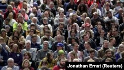 Učesnici kokusa u Ajovi u školskoj sali u gradu De Mojn, 3. februar 2020.