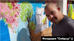Младежите, за които се грижи фондацията, правят изложби със свои рисунки