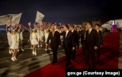 Premierul georgian Irakli Garibașvili la sosirea în vizita oficială din China, iulie 2023.