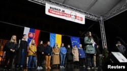 Говорители по време на антиправителствения протест в Братислава, 12 март 2024 г.