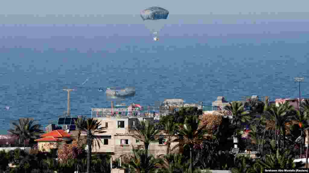 Az uralkodót az állami média idézte, amikor azt mondta a látogatóba érkező USAID vezetőjének, Samantha Powernek, hogy a nemzetközi közösségnek nagyobb nyomást kell gyakorolnia Izraelre, hogy enyhítse a területre irányuló élelmiszer-áramlás korlátozását