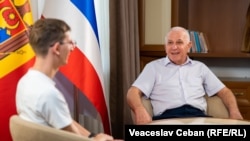 Dmitri Constantinov, Președintele Adunării Populare din UTA Găgăuzia, intervievat de reporterul Europa Liberă, Denis Dermenji