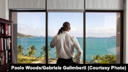 Нийл М. Смит (на снимката) е работил за финансовото министерство на БВИ. Островите са един от главните центрове за финансови услуги в света и лидер в учредяването на компании. Населението наброява едва 28 000 жители, но там са базирани повече от 800 000 компании.