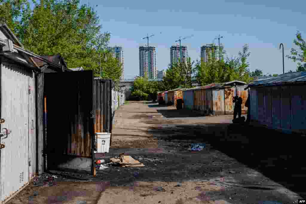 Šef vojne administracije Kijeva Serhij Popko rekao je da su Rusi pokrenuli &quot;žestok raketni napad&quot; projektilima lansiranim sa strateških bombardera nad Kaspijskim morem. - na fotografiji: mjesto pada ruskog projektila, Kijev, 18. maj