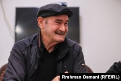 Islam Kuleta gjatë bisedës në Shtëpinë e të Moshuarve në Prishtinë.