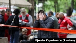 Policija i Hitna pomoć na mestu pucnjave u beogradskoj školi