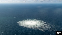 Gas curi iz gasovoda Sjeverni tok 2 u Baltičkom moru, septembar 2022.