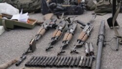 Policia e Kosovës ekspozon armët e konfiskuara pas sulmit në veri