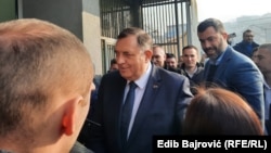 Predsjednik RS-a Milorad Dodik sa sinom Igorom dolazi na suđenje pred Sudom BiH 20. 12. 2023.