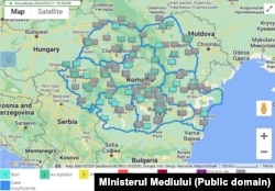 Harta în care apar stațiile care afișează poluarea. Cele cu gri nu transmit niciun fel de informații.
