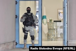 Policajac tokom akcije 'Start' u Sarajevu, 9. maja 2023.