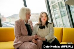 მარიამი და მისი დედა, ნანა