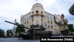 Tenk sa pripadnicima grupe Wagner na ulicama Rostova na Donu, 24. juni 2023.