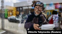 Фуминори Цучико идва за пръв път в Украйна малко преди началото на руската инвазия и казва, че ще остане там до края на живота си.