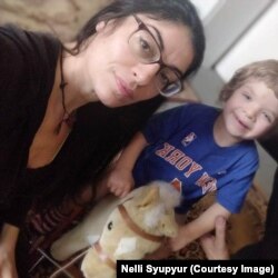 Nelli Syupyur i njen sin u Nemačkoj.
