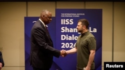 ლოიდ ოსტინი ხვდება ვოლოდიმირ ზელენსკის. 2024 წლის 2 ივნისი. სინგაპური