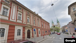 A Máltai Szeretetszolgálat 77 férőhelyes Gondviselés Háza Idősek Otthona a Fő utcában a Google 2022-es képén