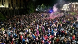 Protestatarii georgieni organizează un miting peste noapte înaintea lecturii finale a unui legii privind „influența străină”