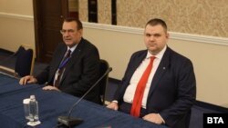 Двамата съпредседатели на ДПС Делян Пеевски и Джевдет Чакъров, които се оказаха в различни лагери след разцеплението в партията.