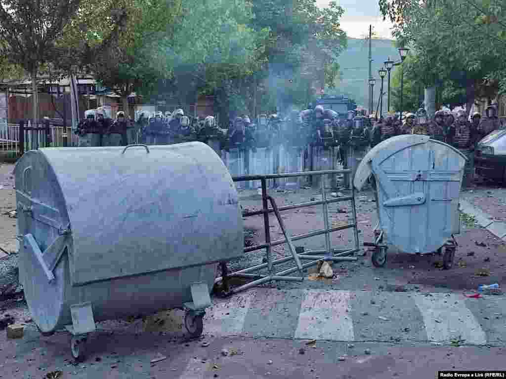 Prizor sa Zvečana nekoliko časova nakon intervencije KFOR-a.