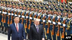 Presidenti rus, Vladimir Putin, dhe lideri kinez, Xi Jinping, në Pekin.