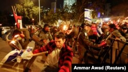 Detalj sa protesta u Tel Avivu, 25. februar 2023. Demonstranti tvrde da bi plan reforme pravosuđa, kojim bi se ograničila moć Vrhovnog suda, ugrozio demokratske vrednosti u toj zemlji.