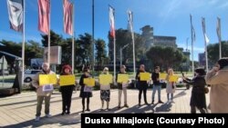 Protest građana ispred Ambasade Francuske u Podgorici, 13.mart 2023.