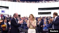 Eurozastupnici čestitaju Roberti Metsola drugi mandat na čelu Europskog parlamenta, Strasbourg, Francuska, 16. srpnja 2024.