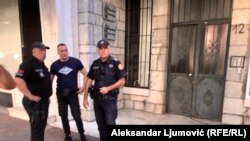 Policija ispred zgrade u Njegovševoj 12, odakle se kopao tunel