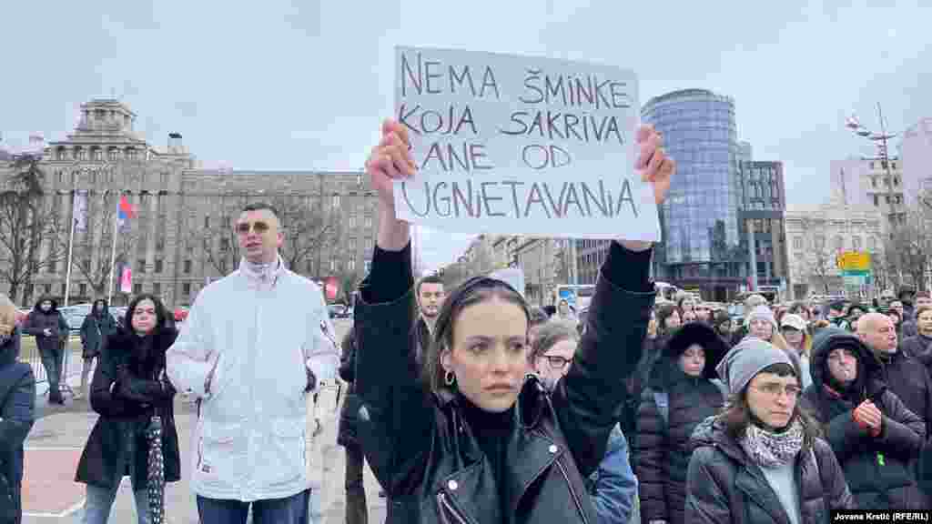 Detalj sa protesta. Među zahtevima su i definisanje femicida kao posebnog krivičnog dela, obezbeđivanje maksimalne zaštite i podrške ženama u situaciji nasilja, kao i efikasne hitne mere i kažnjavanje počinioca.