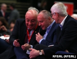 Дълги години Георги Гергов е председател на организацията на БСП в Пловдив. Той е член и на Изпълнителното бюро на партията, но е изключен след посредничеството му за среща между главния прокурор Сотир Цацаров и бизнесмена Сашо Дончев през 2017 г. Гергов продължава да има силни позиции в пловдивската организация на социалистите, заради което Румен Овчаров го нарича "барон" с "първа частна партия". На снимката Георги Гергов, Сергей Станишев и Румен Овчаров, в годините, в които все още са в добри отношения.