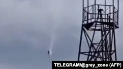 Стоп кадър от любителско видео, на който се вижда падането на самолета на Пригожин.