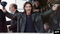 Младият Антонио Бандерас през 1995 г. на фестивала в Кан