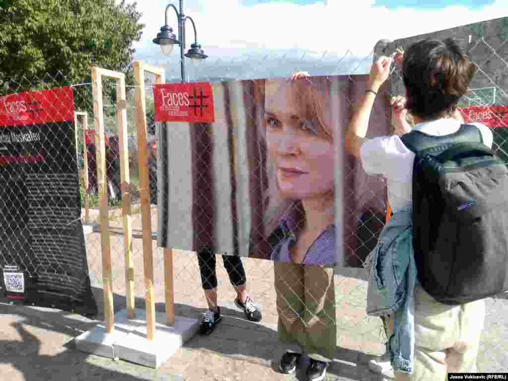 &quot;Lica ruskog otpora&quot; je serija izložbi u gradovima širom Evrope o Rusima koji su protivljenje Putinovom režimu platili slobodom, navode organizatori. To nisu samo političari koji su se borili za demokratsku Rusiju, nego i obični građani koji se protive invaziji na Ukrajinu, kaže za Radio Slobodna Evropa (RSE) Aljoša, jedan od organizatora. &nbsp;