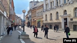 Gotovo polovina od 700.000 penzionera u BiH ima penziju koja iznosi do 350 evra, što je, prema ocjenama stručnjaka, skoro stanje siromaštva i tjera ljude na rad u trećoj životnoj dobi (foto: centar Banjaluke, 14. aprila 2024.)