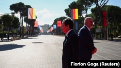 Albanski premijer Edi Rama i kosovski premijer Aljbin Kurti u Tirani, za vrijeme samita Berlinskog procesa, oktobar 2023.