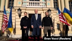 Бајден во ненадејна посета на Киев