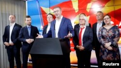 Председателят на ВМРО-ДПМНЕ Християн Мицкоски и членове на партията след изборната победа на 8 май 2024 г.