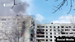 Пострадавший от обстрела жилой дом. Фото: Суспiльне Запорiжжя
