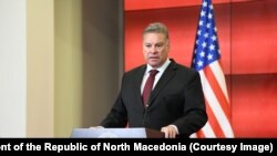 Заменик помошник државен секретар на САД Габриел Ескобар на посета во Скопје на 25 август 