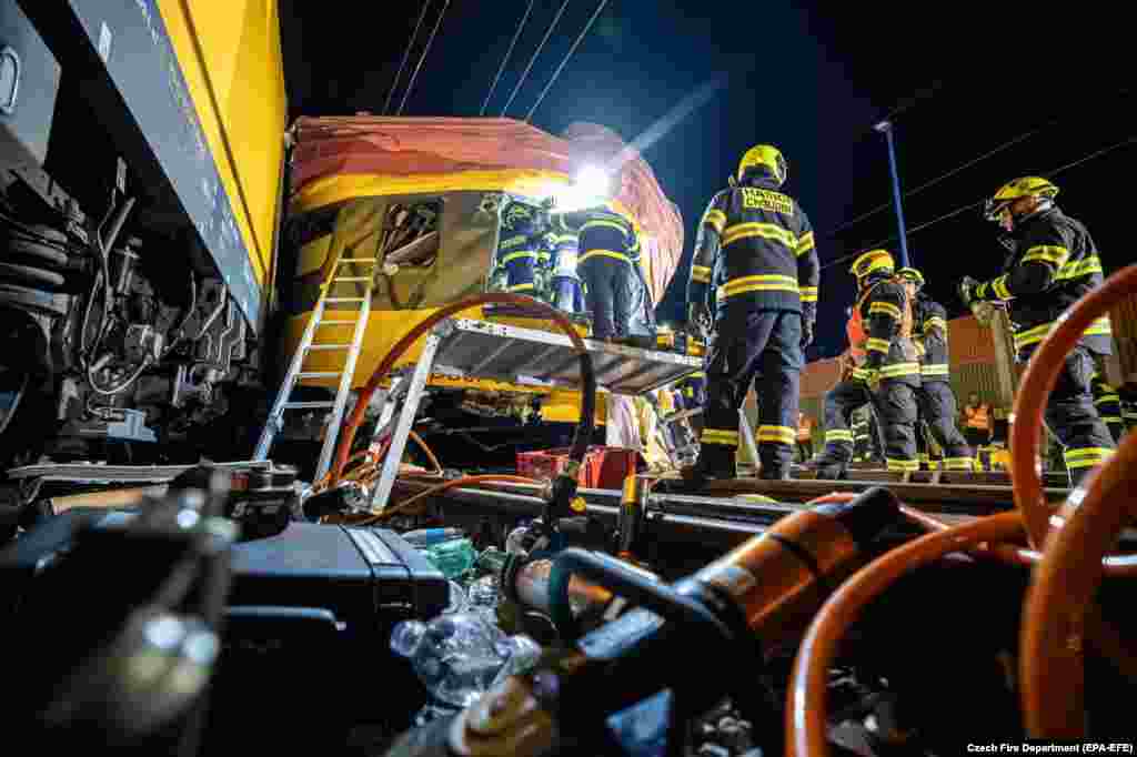 Më shumë se 300 udhëtarë ishin në tren kur ai u përplas me trenin e mallrave.