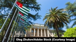 ფოტო არქივიდან: ოკუპირებული აფხაზეთის დე ფაქტო პრეზიდენტის ადმინისტრაციის შენობა