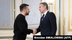 U.S. Secretary of State Antony Blinken (right) meets with Ukrainian President Volodymyr Zelenskiy in Kyiv on May 14. 