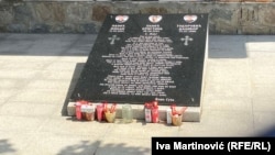 Memorijal u Duboni gde su ubijeni rođeni brat i sestra Milan (22) i Kristina Panić (19) i Dalibor Todorović (24)