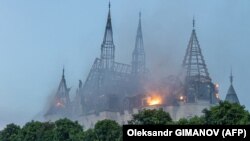 რუსეთის სარაკეტო დარტყმის შედეგად 29 აპრილს დამწვარ შენობას ოდესელები „კივალოვის სახლსაც“ უწოდებენ.