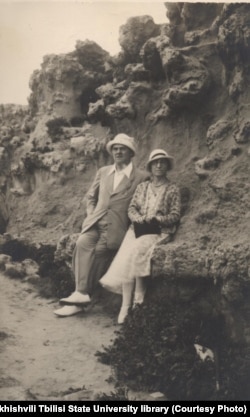 აკაკი ჩხენკელი და მისი მეუღლე, მაკრინე თურქია, 1950-იანი წლები.