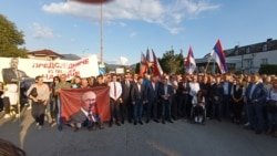 Putinove slike i ratni grbovi na protestima podrške Dodiku