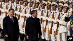 Presidenti francez Emmanuel Macron, pritet nga presidenti kinez, Xi Jinping, në Pekin. 6 prill 2023. 